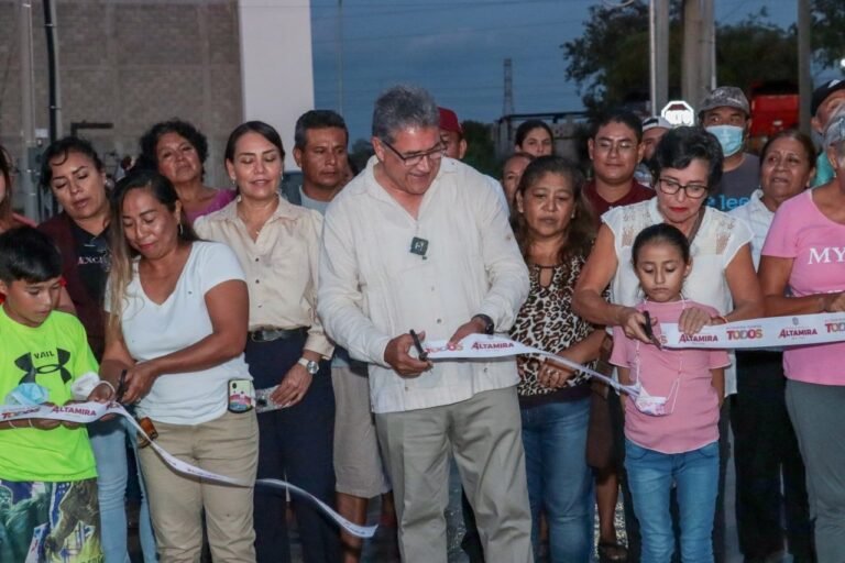 ENTREGA ARMANDO MARTÍNEZ PAVIMENTACIÓN DE VIALIDADES 