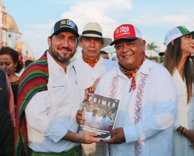 ENTREGA DIPUTADO FEDERAL ARMANDO GOMEZ COPIA DE SU PRIMER INFORME