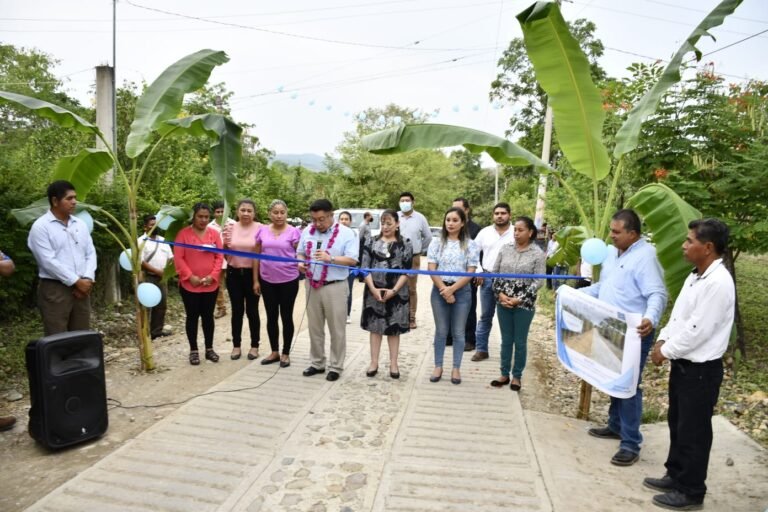 Mejoran camino rural en Lindero, Tametate