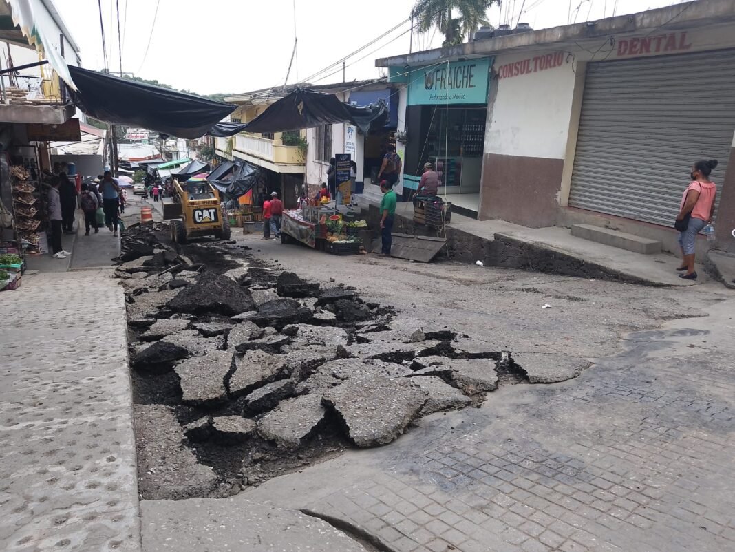 Construyen modernas calles en el centro de la ciudad