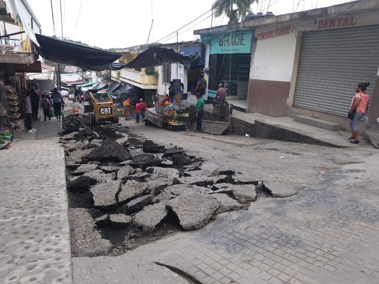 Construyen modernas calles en el centro de la ciudad