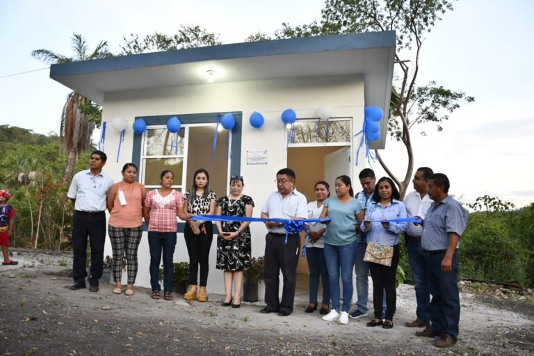 Inaugura Jesús Guzmán Avilés cuartos dormitorio