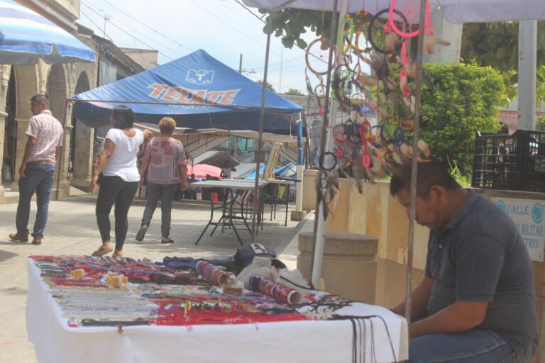 Otorgan facilidades a comerciantes