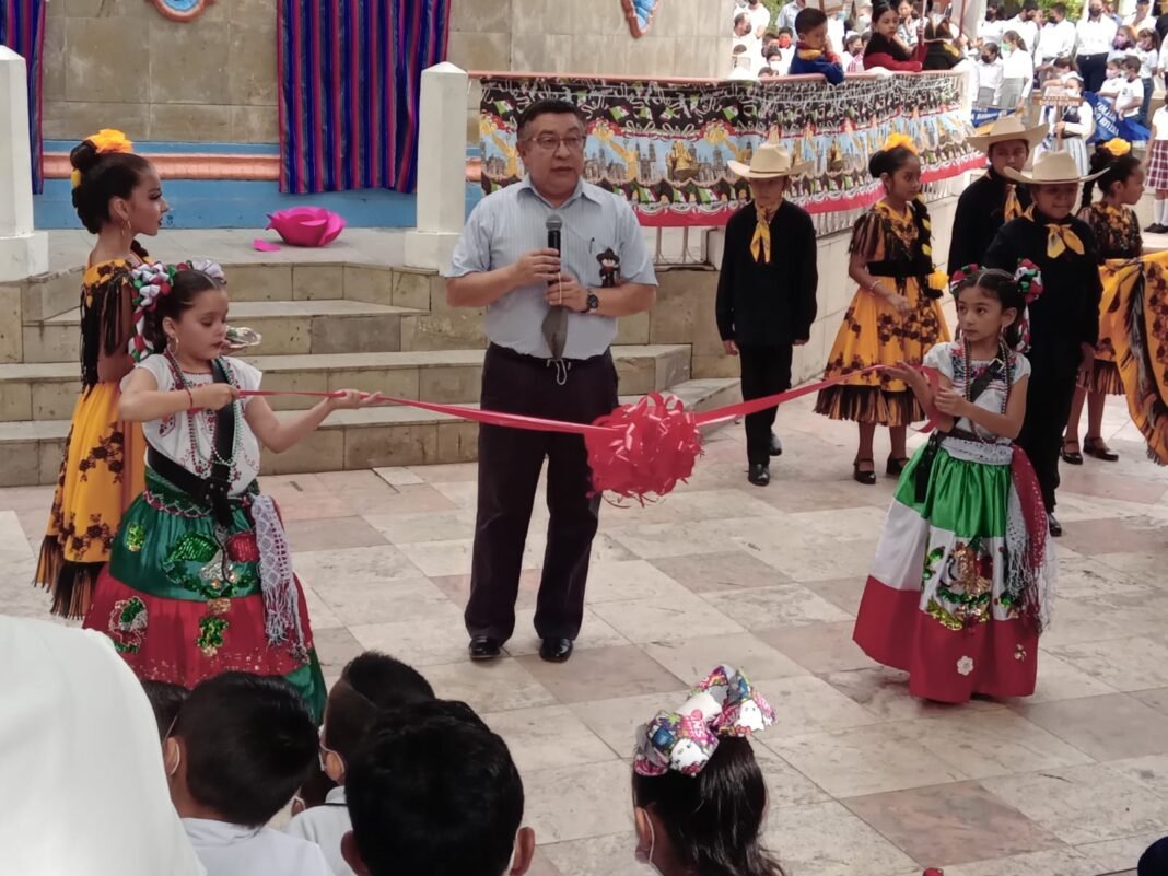 Inauguran las festividades del mes patrio