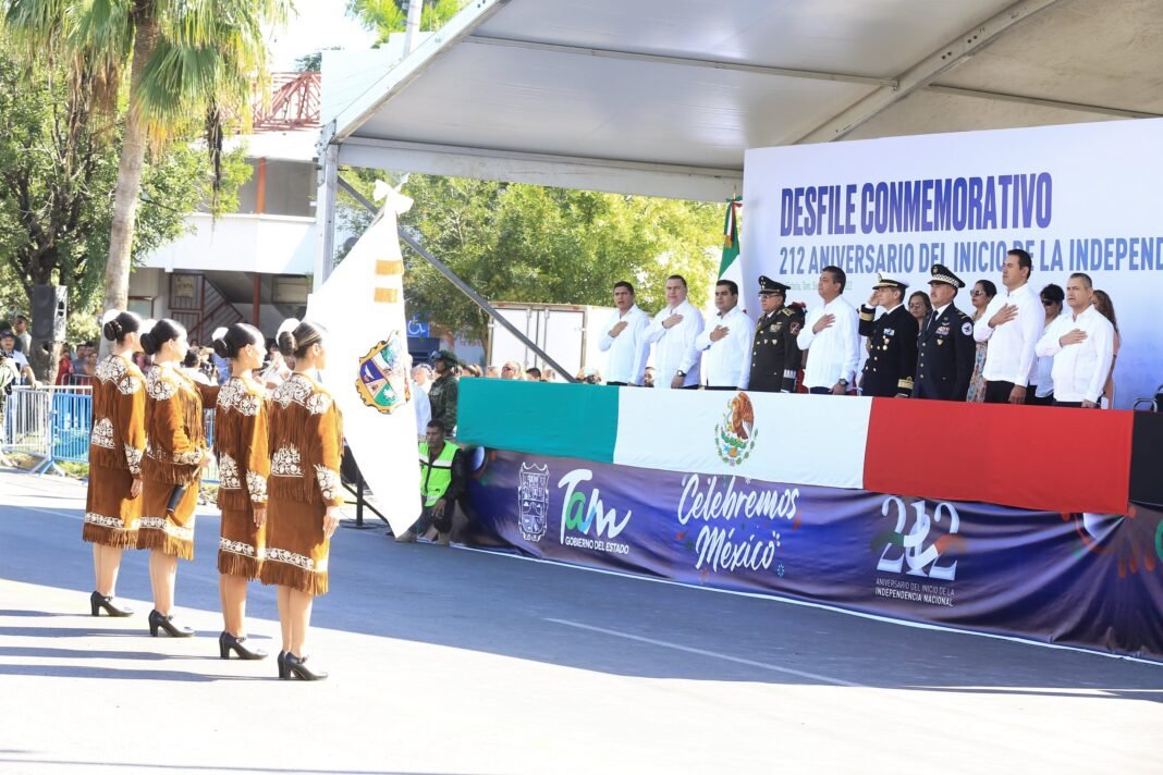 Participa Gobernador Francisco García Cabeza de Vaca en desfile militar conmemorativo al 212 Aniversario de la Independencia de México