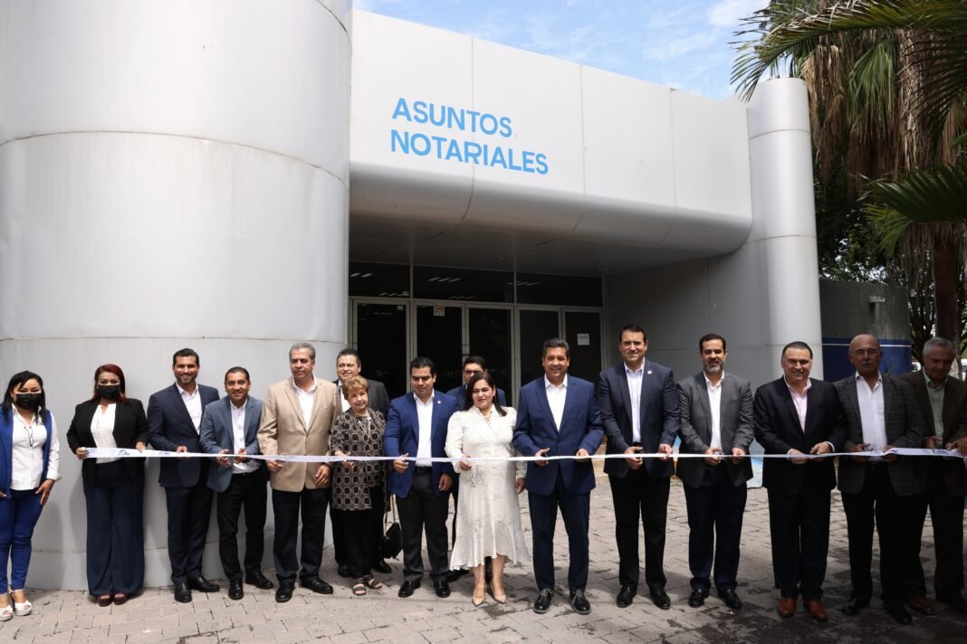 Entrega Gobernador Francisco Cabeza de Vaca nombramientos FIAT a notarios de Tamaulipas