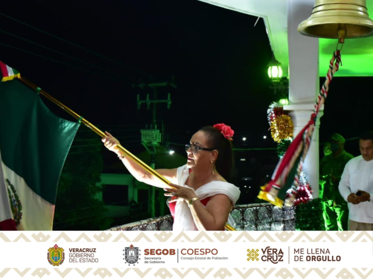 LA ALCALDESA ROSALÍA MUÑOZ MENDO DIO EL TRADICIONAL GRITO DE DOLORES 