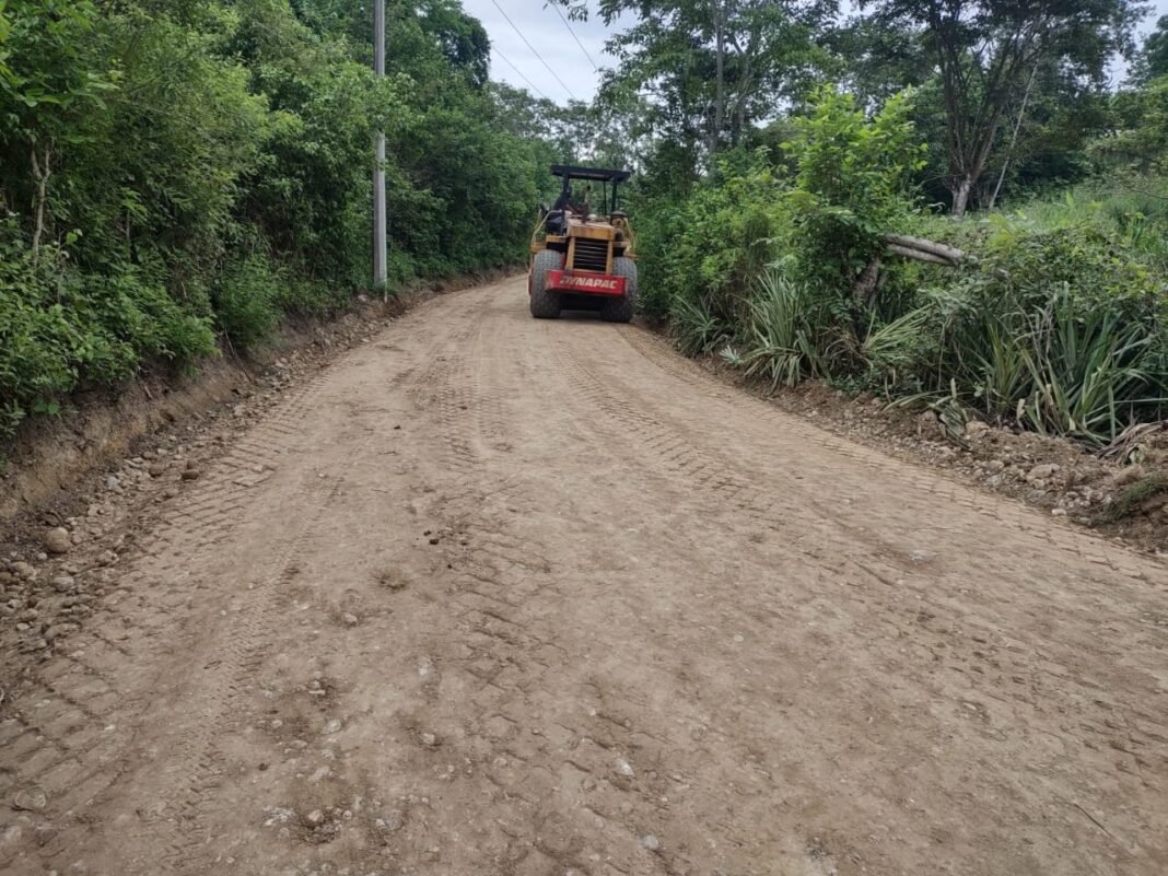 EN TEMPOAL, REHABILITAN CAMINOS VECINALES QUE ESTABAN EN ABANDONO