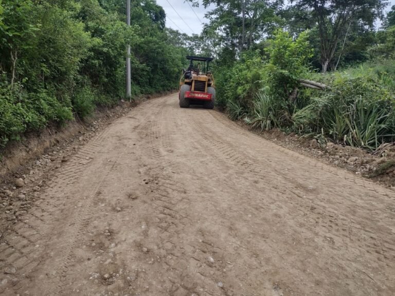 EN TEMPOAL, REHABILITAN CAMINOS VECINALES QUE ESTABAN EN ABANDONO 