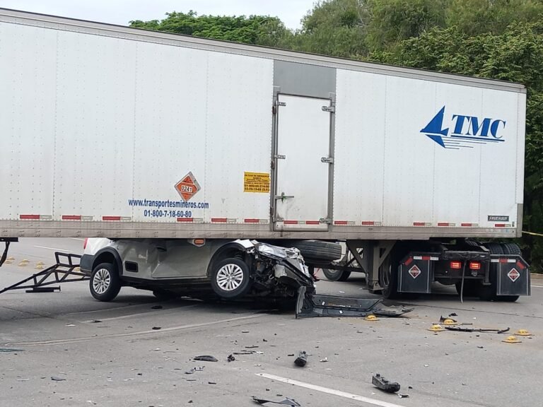 Camioneta se impacta contra tráiler que transportaba material explosivo en Altamira