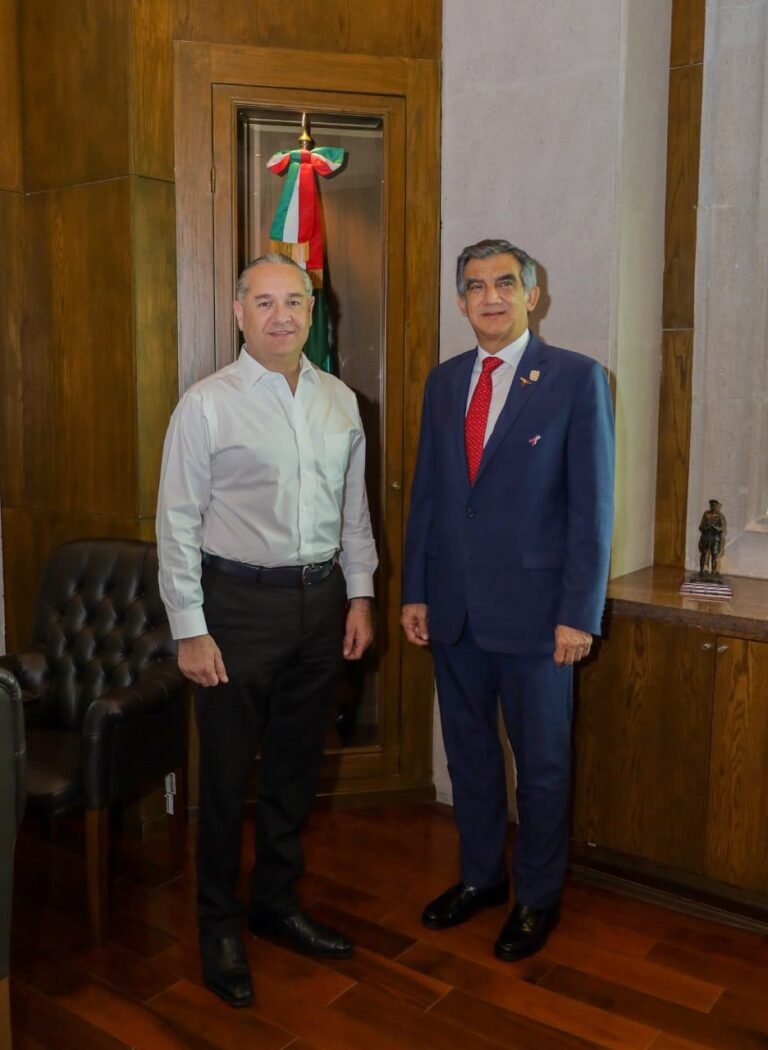 Se reúne gobernador Américo Villarreal con el alcalde Adrián Oseguera Kernion