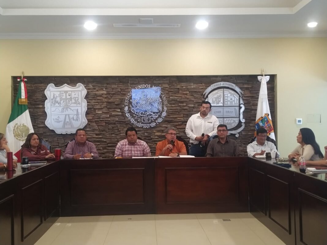 Ayuntamiento de Altamira firma contrato para adquirir maquinaria