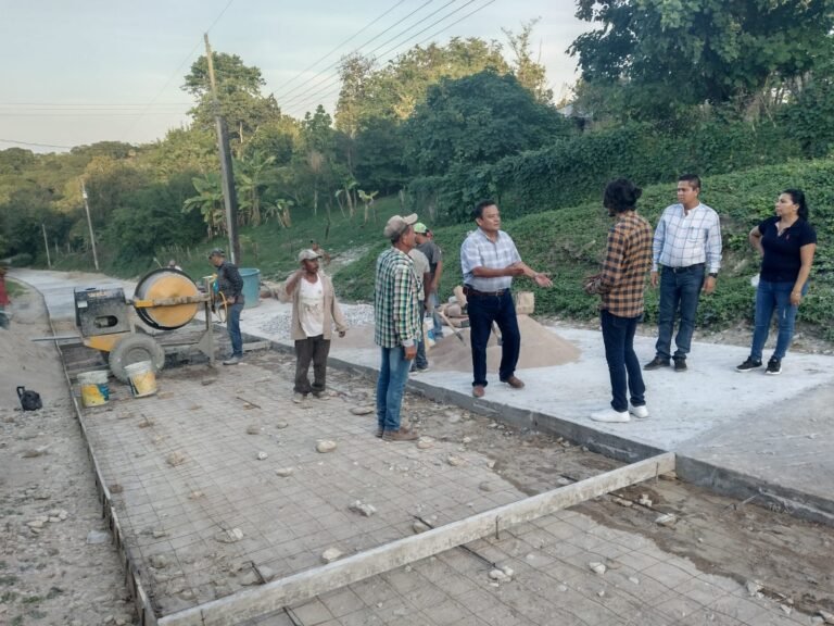 SUPERVISAN AVANCE DE OBRAS EN LA COMUNDAD POTRERO HORCON 