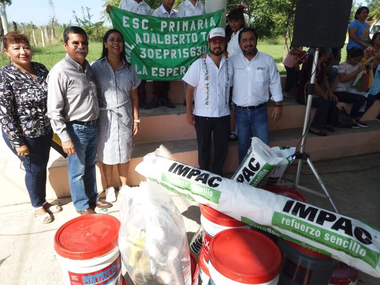 RECIBEN MATERIAL EDUCATIVO ALUMNOS DE 14 PRIMARIAS DE OZULUAMA 