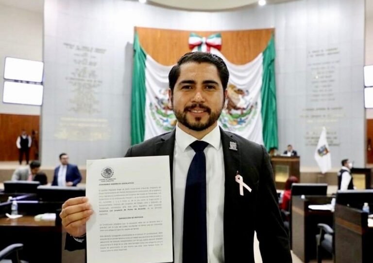 Presentan iniciativa para eliminar pago de cuotas escolares 
