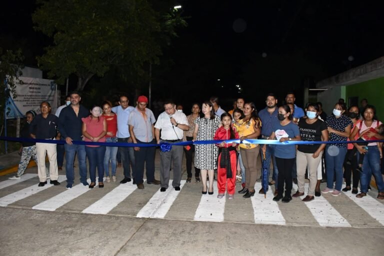 Inauguran pavimentación de calle