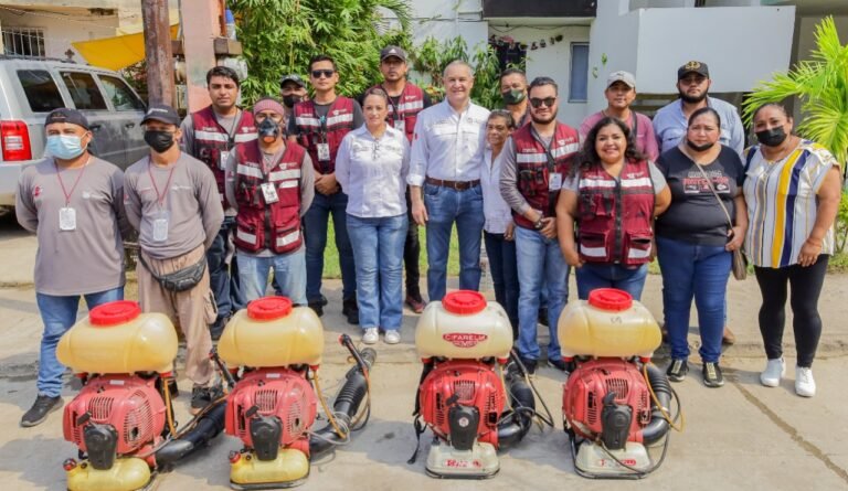Intensifican fumigación en colonias maderenses
