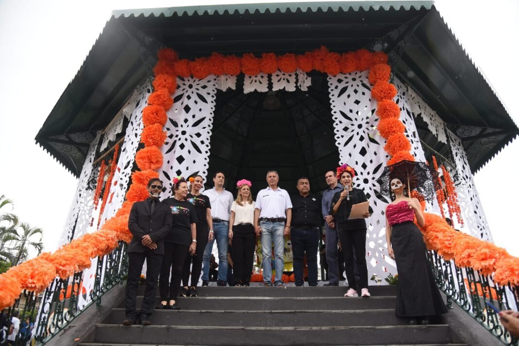 Encabezan Chucho Nader y Aída Féres de Nader Instalación de Monumental Altar de Día de Muertos