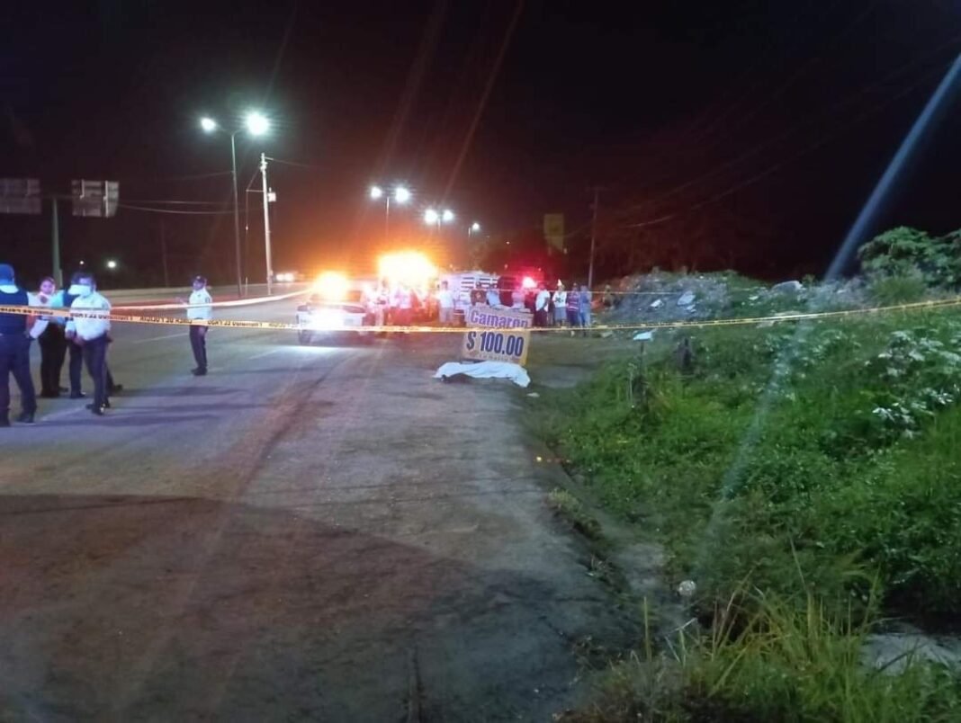 Auto fantasma arrolla y mata a viejito