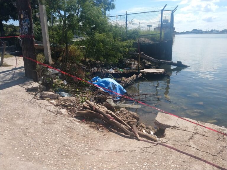 VUELCA LANCHA EN EL PÁNUCO, HAY UN MUERTO Y CUATRO DESAPARECIDOS