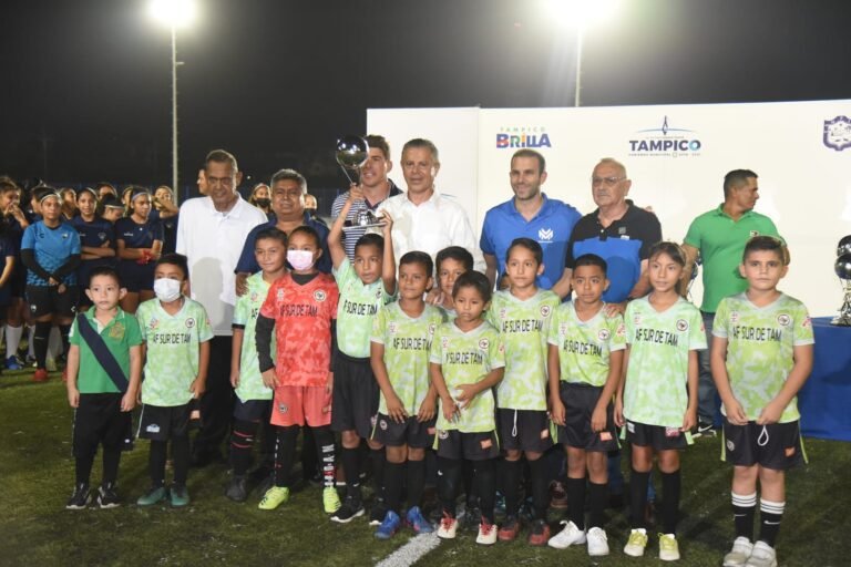 CHUCHO NADER PREMIA A LO MEJOR DE LA LIGA MUNICIPAL TAMPICO￼