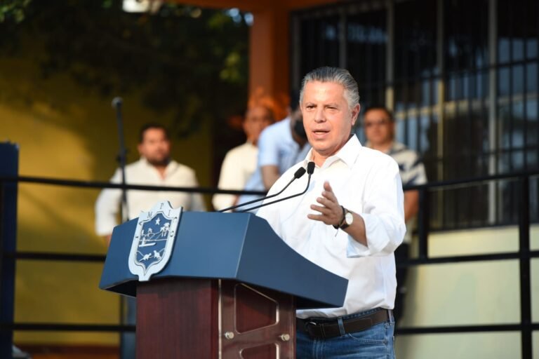 Reitera Chucho Nader su Compromiso con la Modernización de las Escuelas