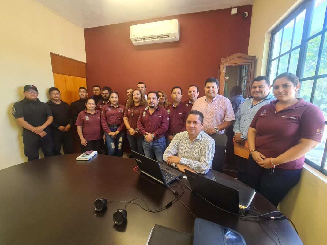 CAPACITAN A FUNCIONARIOS MUNICIPALES SOBRE SEGURIDAD Y DERECHOS HUMANOS