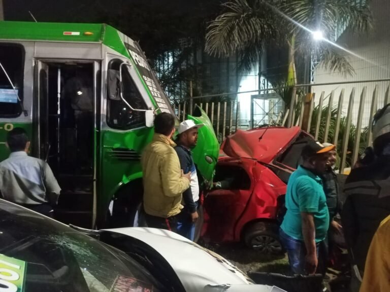 Mueren dos personas en un accidente automovilístico 5 más se encuentran hospitalizadas