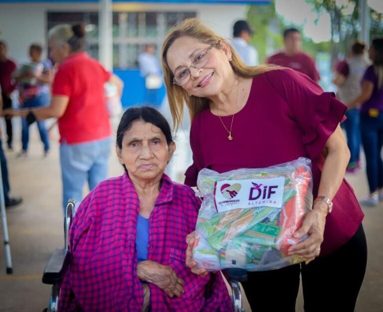 ENTREGA DIF ALTAMIRA APOYOS ALIMENTICIOS