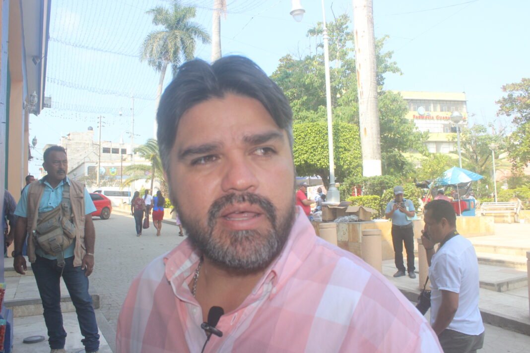 Por concluir pavimentación de la calle Democracia en Tantoyuca