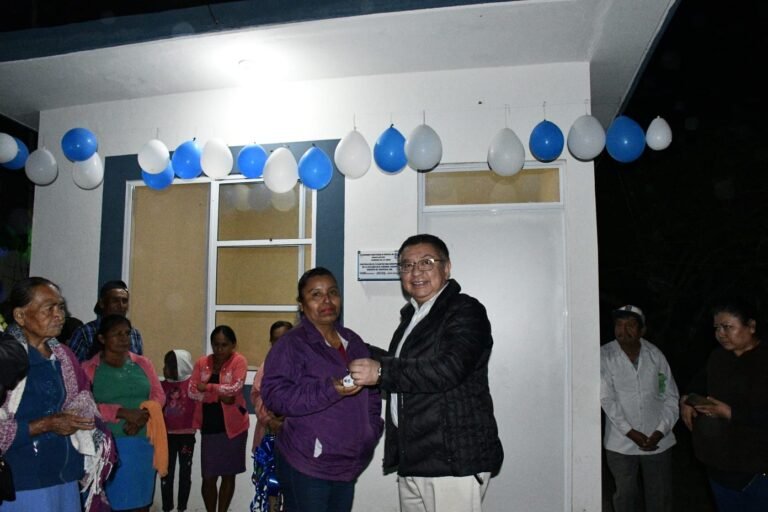 El gobierno municipal de Tantoyuca beneficia a familias con cuartos dormitorio