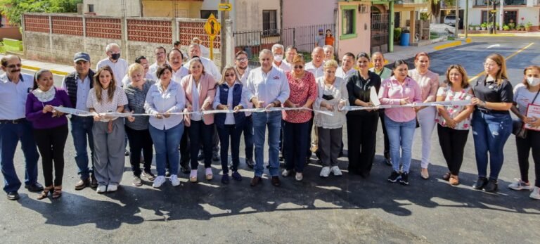 Cumple Adrián Oseguera a los maderenses con la entrega de Obra Pública