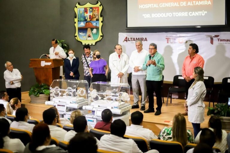 ENTREGA ARMANDO MARTÍNEZ NUEVAS INCUBADORAS A HOSPITAL TORRE CANTÚ 