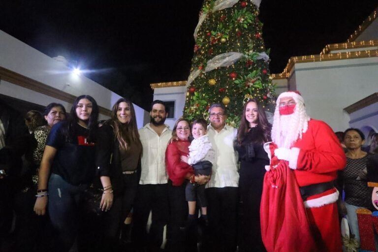 CON ENCENDIDO DEL PINO NAVIDEÑO, ALTAMIRA DA LA BIENVENIDA A TEMPORADA DECEMBRINA