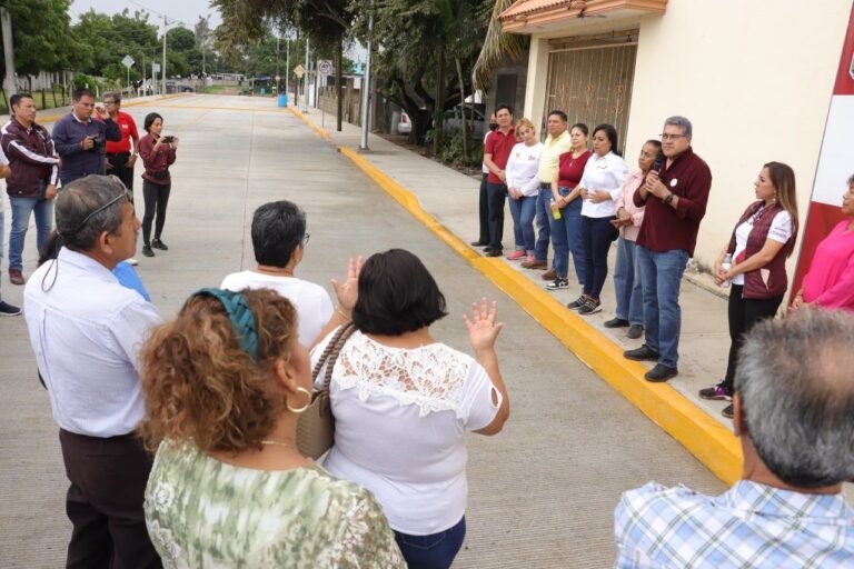 INAUGURA ARMANDO MARTÍNEZ PAVIMENTACIÓN EN EL FRACCIONAMIENTO FUNDADORES 