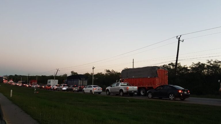 CAOS VEHICULAR EN EL PUENTE ROTO DE ALTAMIRA ￼