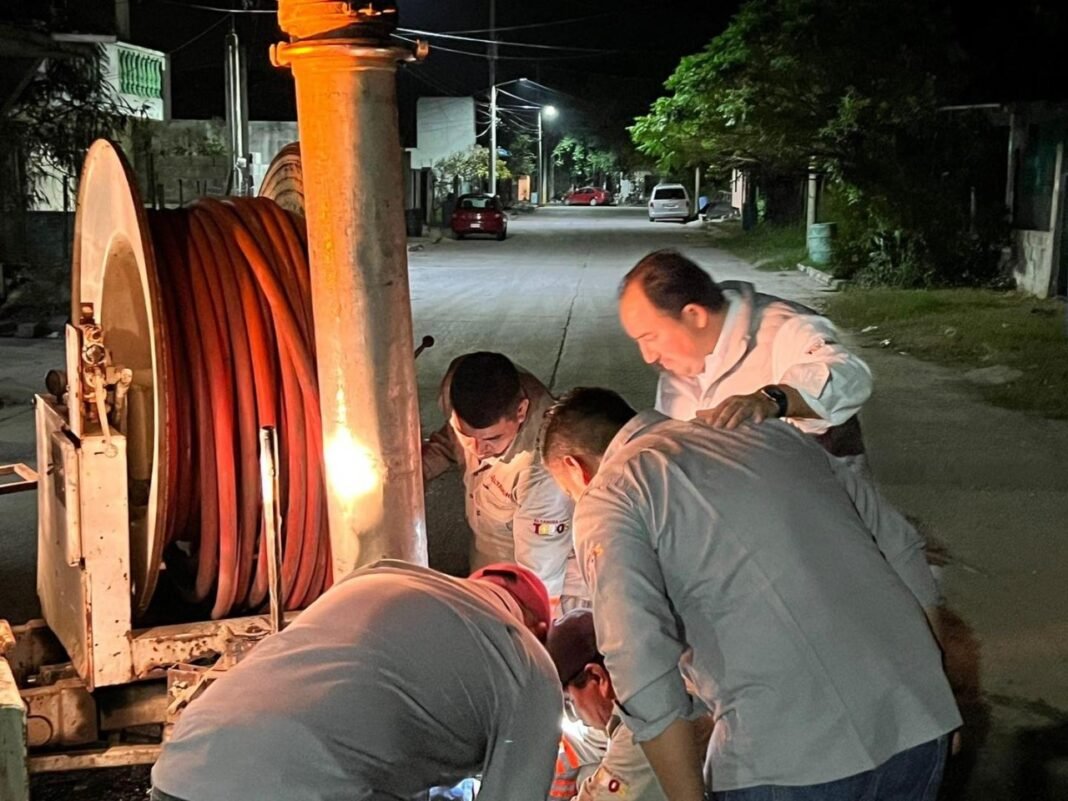 Realiza COMAPA Altamira desazolve de pozos de visita en Los Sábalos