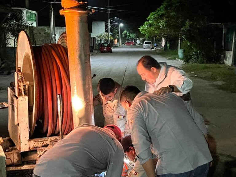 Realiza COMAPA Altamira desazolve de pozos de visita en Los Sábalos