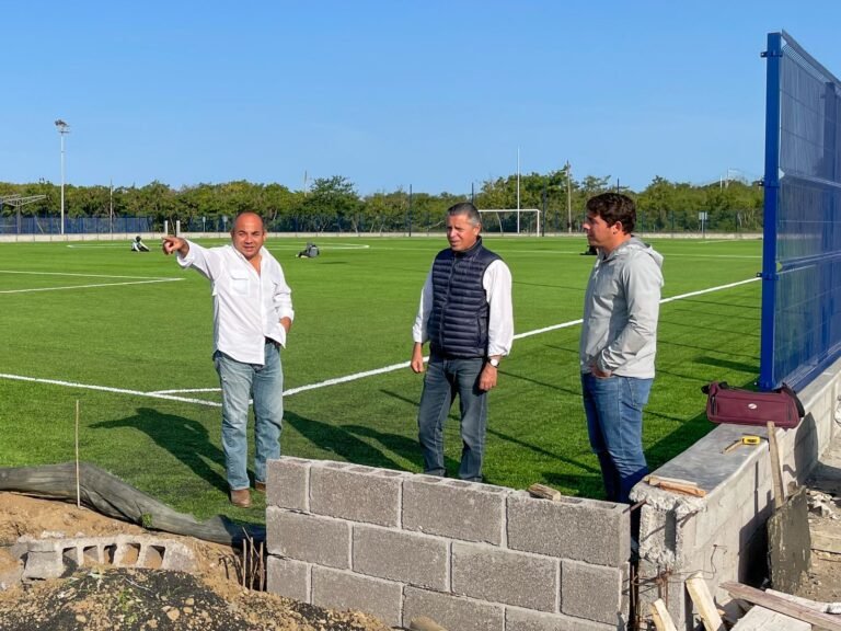Supervisa Chucho Nader Avance de Canchas en la Ciudad Deportiva