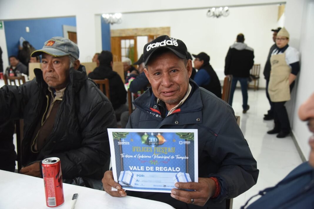 Reconoce Chucho Nader Labor de Aseadores de Calzado como Promotores del Turismo