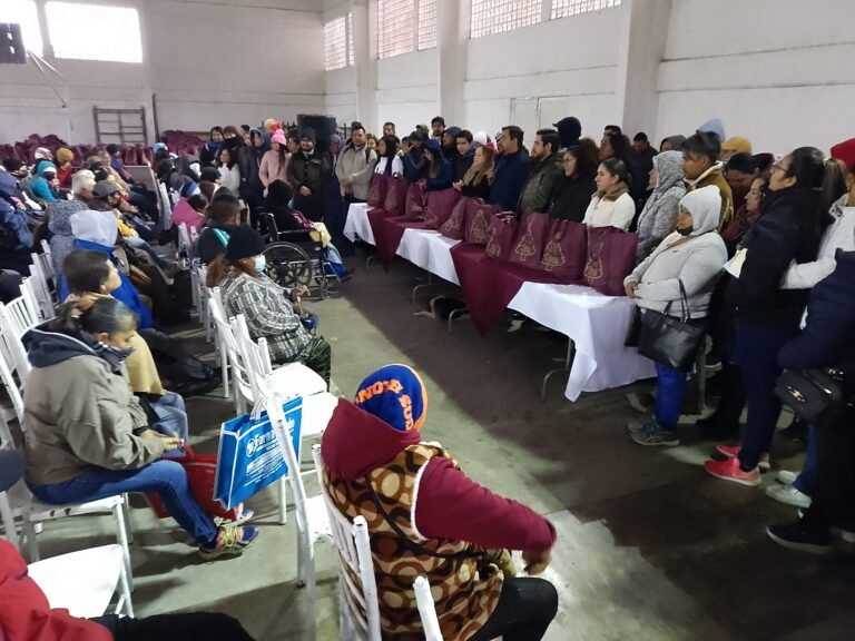 ENTREGA ALCALDE CENAS DE NAVIDAD A FAMILIAS DE EL HIGO&nbsp;