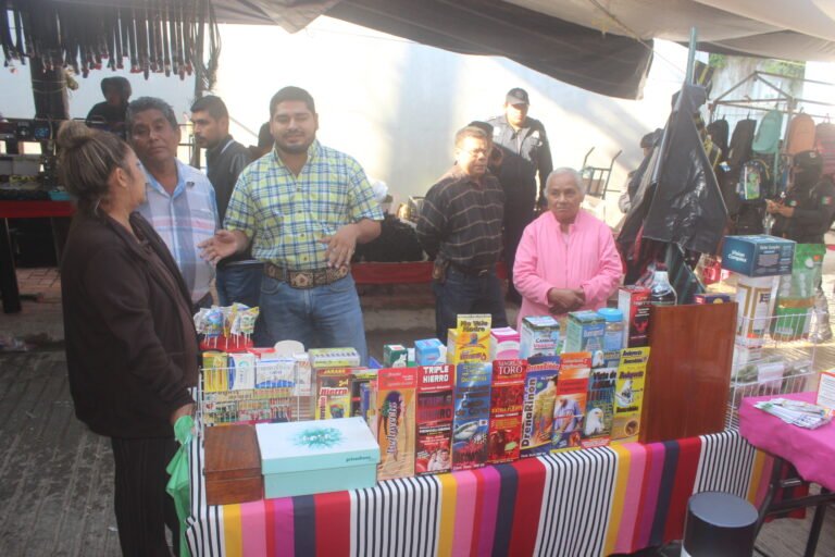 En Tantoyuca,  pelean comerciantes por espacio en la calle Democracia