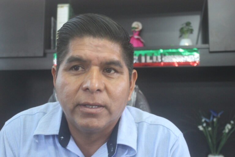 Bazar navideño beneficia a comerciantes