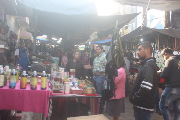 Exhortan a ciudadanos a abrigarse por el intenso frío