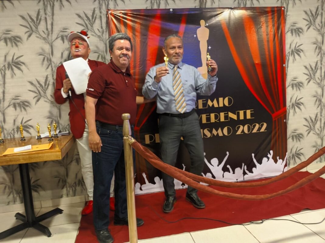 Celebran periodistas con «Premios Irreverentes»<br>a sus colegas más destacados en 2022