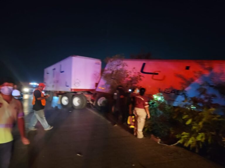 Choque múltiple entre enormes «moles» deja 12 personas lesionadas