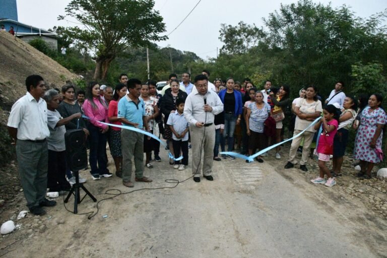 Tantoyuquenses cuentan con mejores caminos rurales
