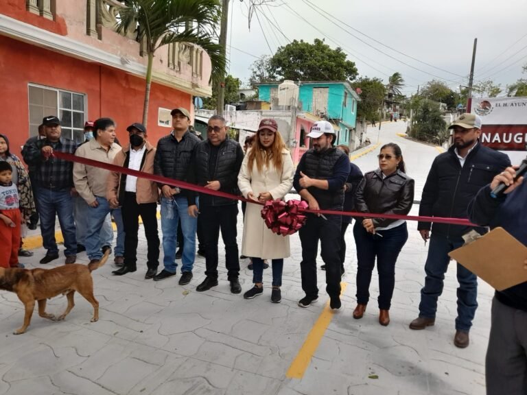 ENTREGA ALCALDESA VALERIA LA CALLE PUEBLO VIEJO EN LA A. ADALBERTO TEJEDA. 