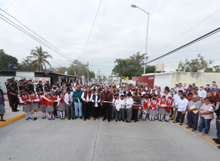 TRANSFORMA ARMANDO MARTÍNEZ MANRÍQUEZ LA COLONIA REVOLUCIÓN VERDE CON VIALIDADES PAVIMENTADAS