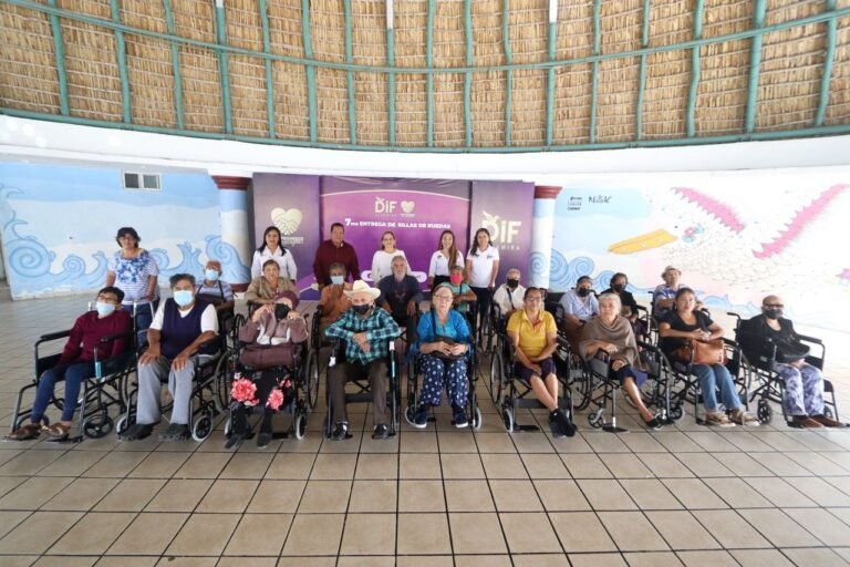 ENTREGA SISTEMA DIF ALTAMIRA POR SÉPTIMA OCASIÓN SILLAS DE RUEDAS Y APARATOS FUNCIONALES A PERSONAS CON DISCAPACIDAD MOTRIZ